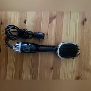 Black and Silver Hair Dryer Brush